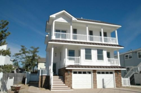 5 Bedroom Ocean Side!